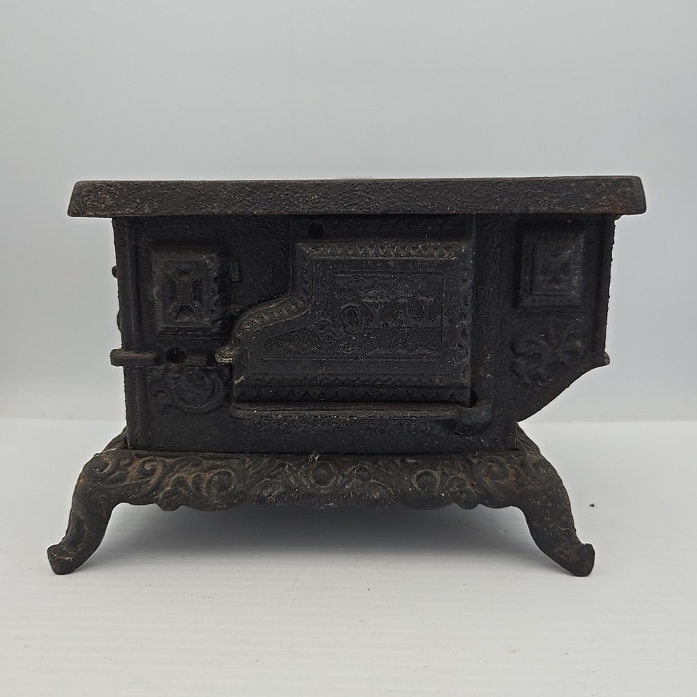 Vintage ROYAL Small Metal Toy Stove‎ Cast Iron Rustic Primitive Decoration